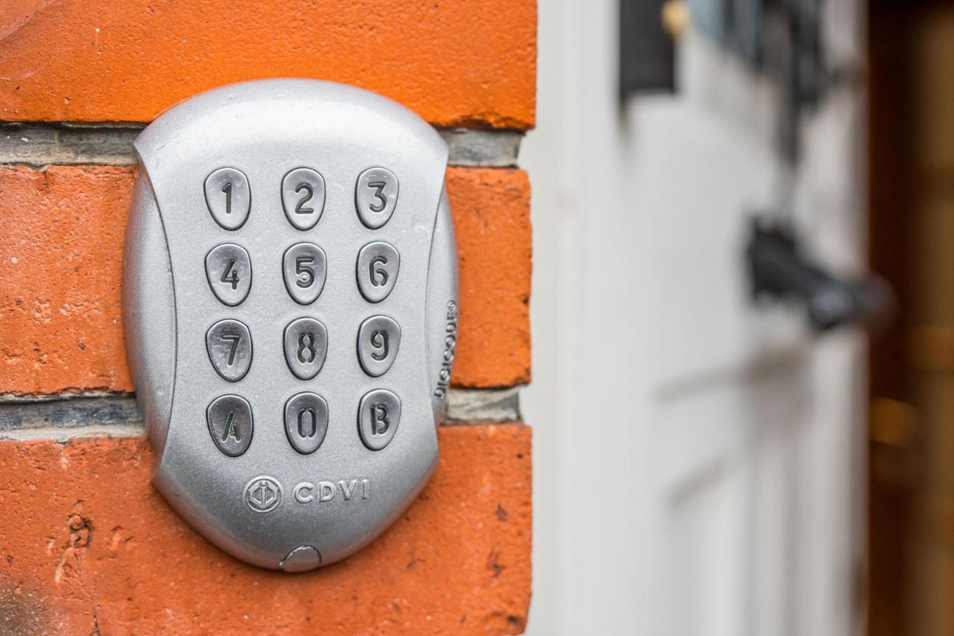 General Sixty-Seven By Romy&Travis Hotel Bruges Exterior photo